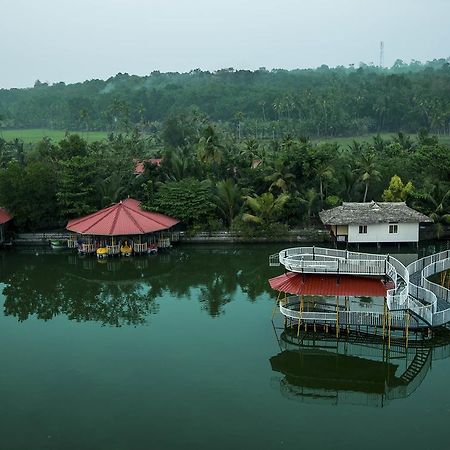 Mango Meadows Hotel Kottayam Bagian luar foto