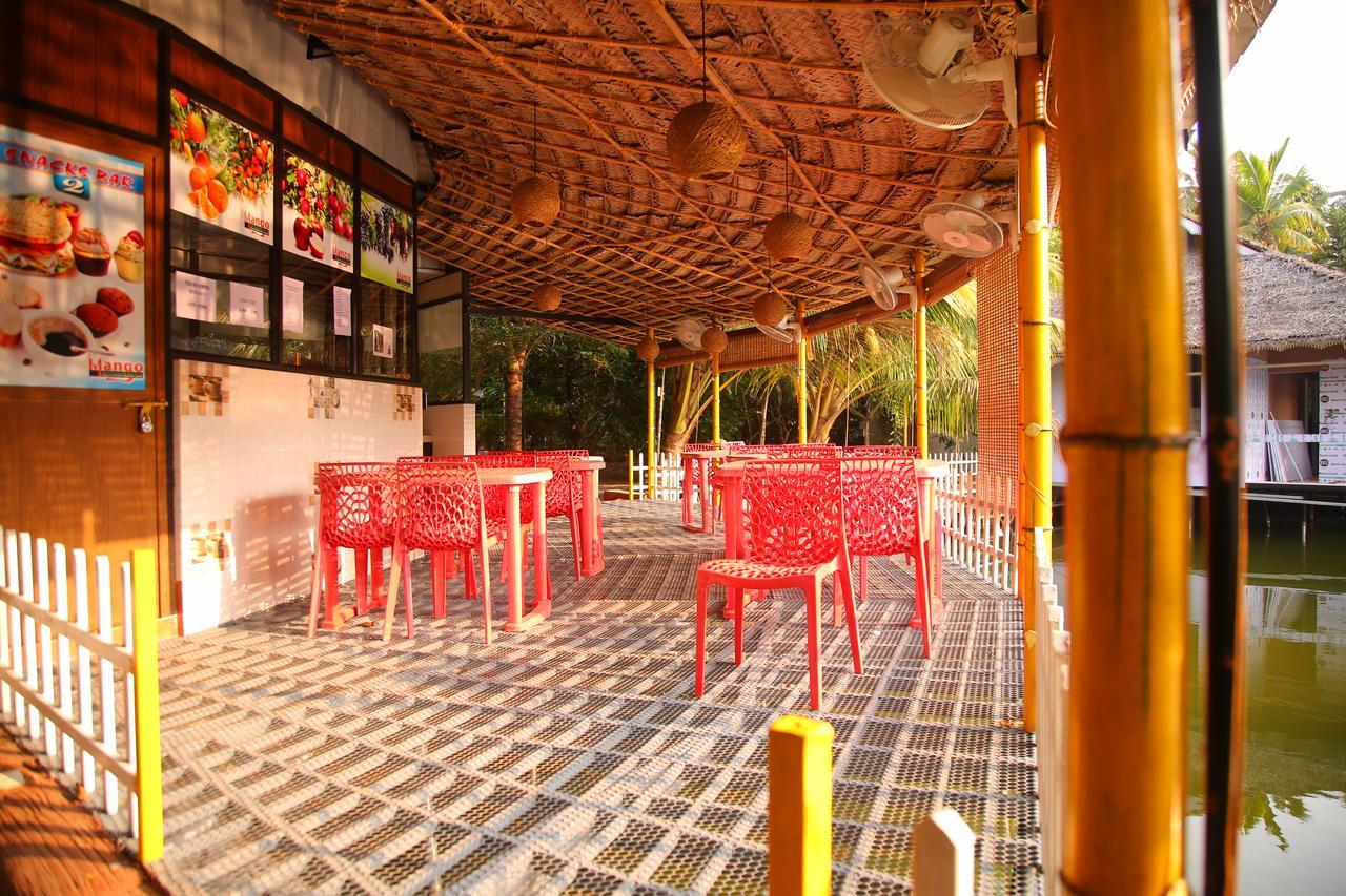 Mango Meadows Hotel Kottayam Bagian luar foto