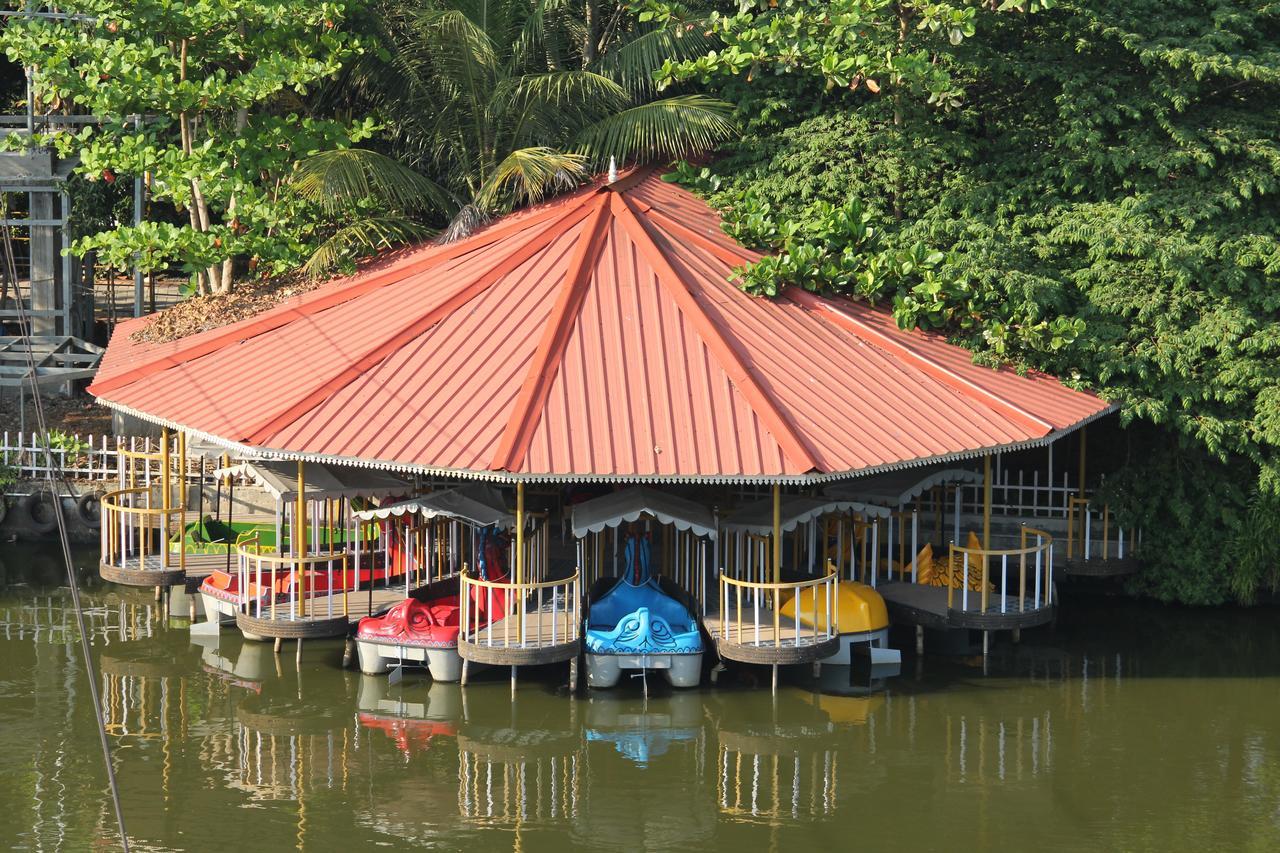 Mango Meadows Hotel Kottayam Bagian luar foto