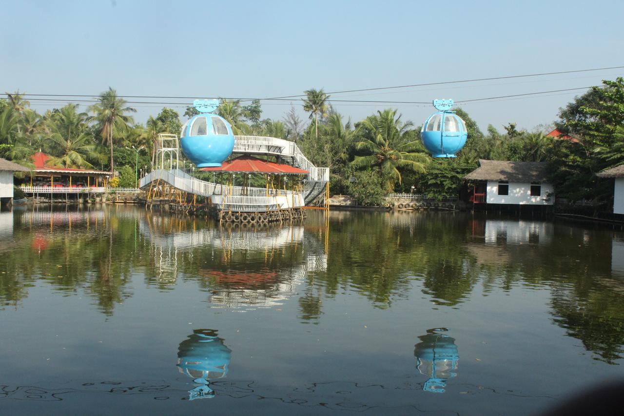 Mango Meadows Hotel Kottayam Bagian luar foto