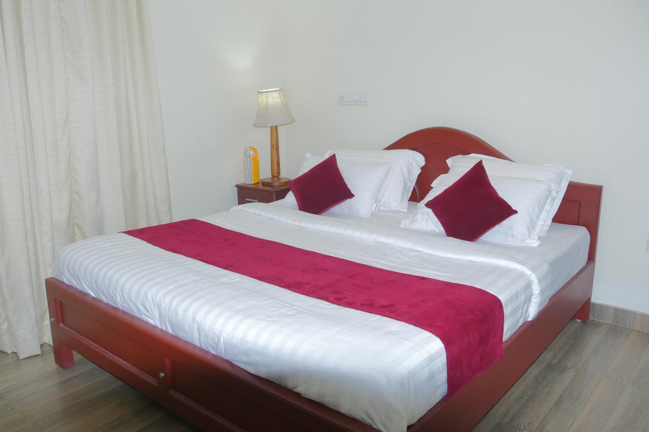 Mango Meadows Hotel Kottayam Bagian luar foto